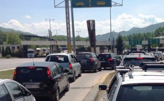 И днес има опашки на границата с Гърция