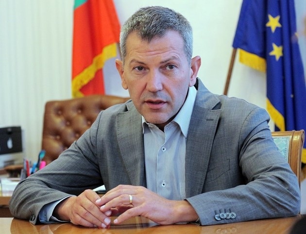 Министърът на транспорта крие 60 млн. лв. за авиацията