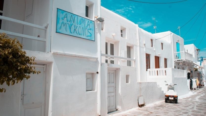 Туристи  на остров Миконос недоволстват от комендантски час