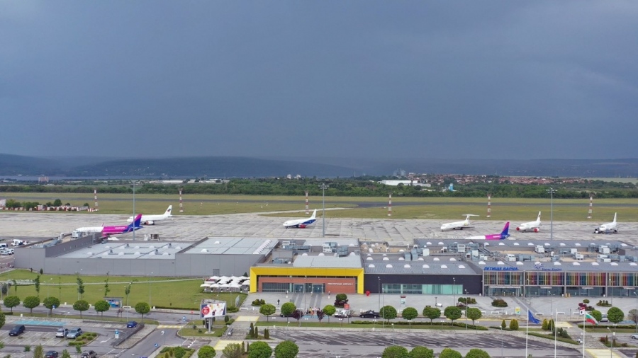 Летищата във Варна и Бургас отчитат ръст през юни