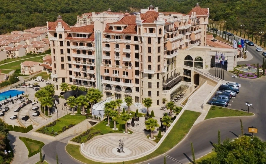 Хотел Роял Касъл в Елените привлича българите с Ultra All inclusive