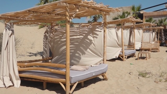 Концесионерът на плаж Смокиня забрани шатрите