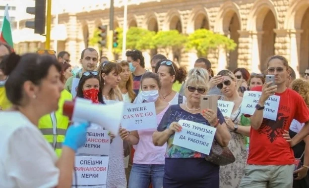 Клиенти вече съдят туроператори за невърнати суми 