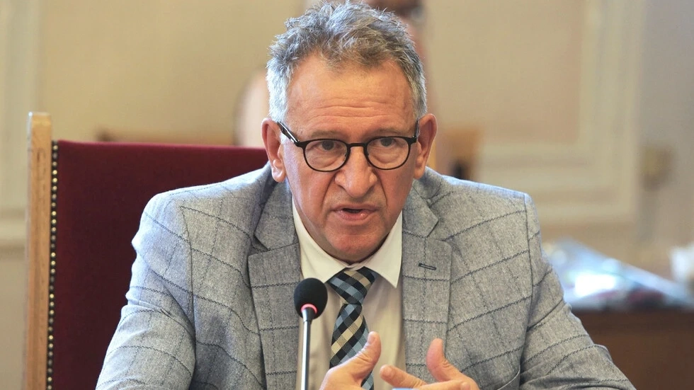 Кацаров издаде две заповеди за удължаване на мерките