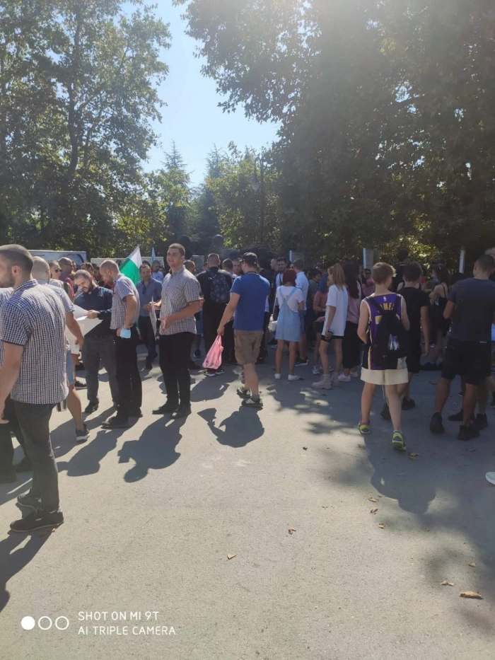 Собствениците на заведения във Варна излязоха на протест 