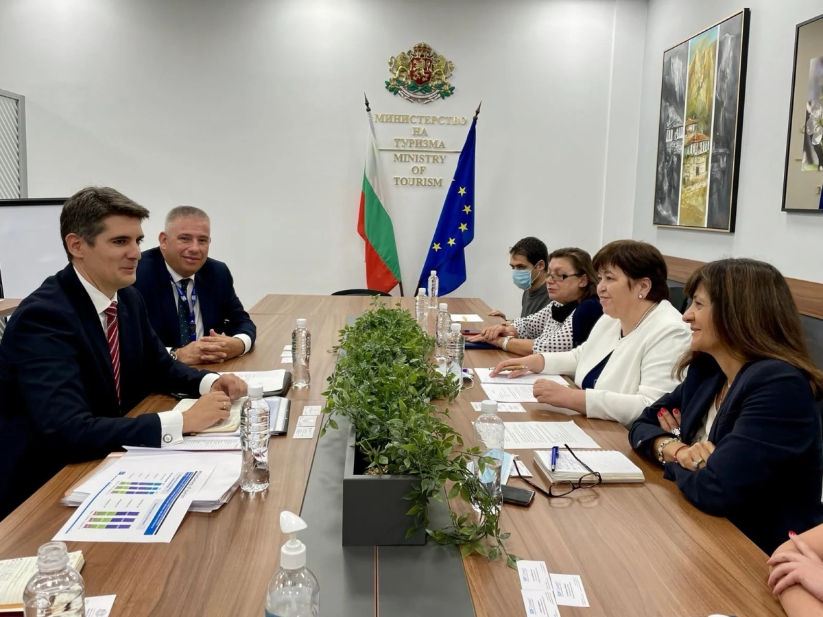Балтова договори логото на България да стои на сайта на Летище София