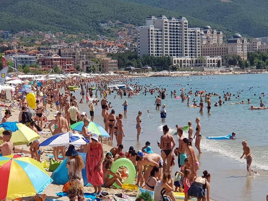 През август се наблюдава връщане на туристите от Западна Европа и Украйна по Южното Черноморие