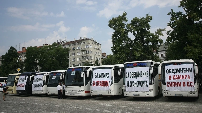 Автобусните превозвачи спират за ден и обявяват протест на 28 септември