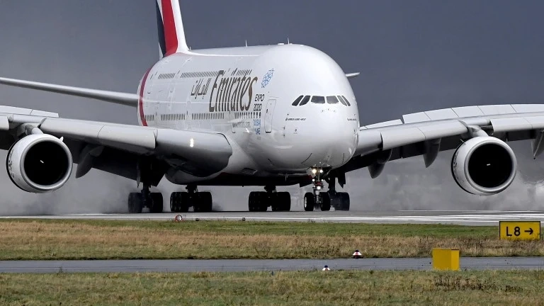 Ербъс доставя последния самолет А380