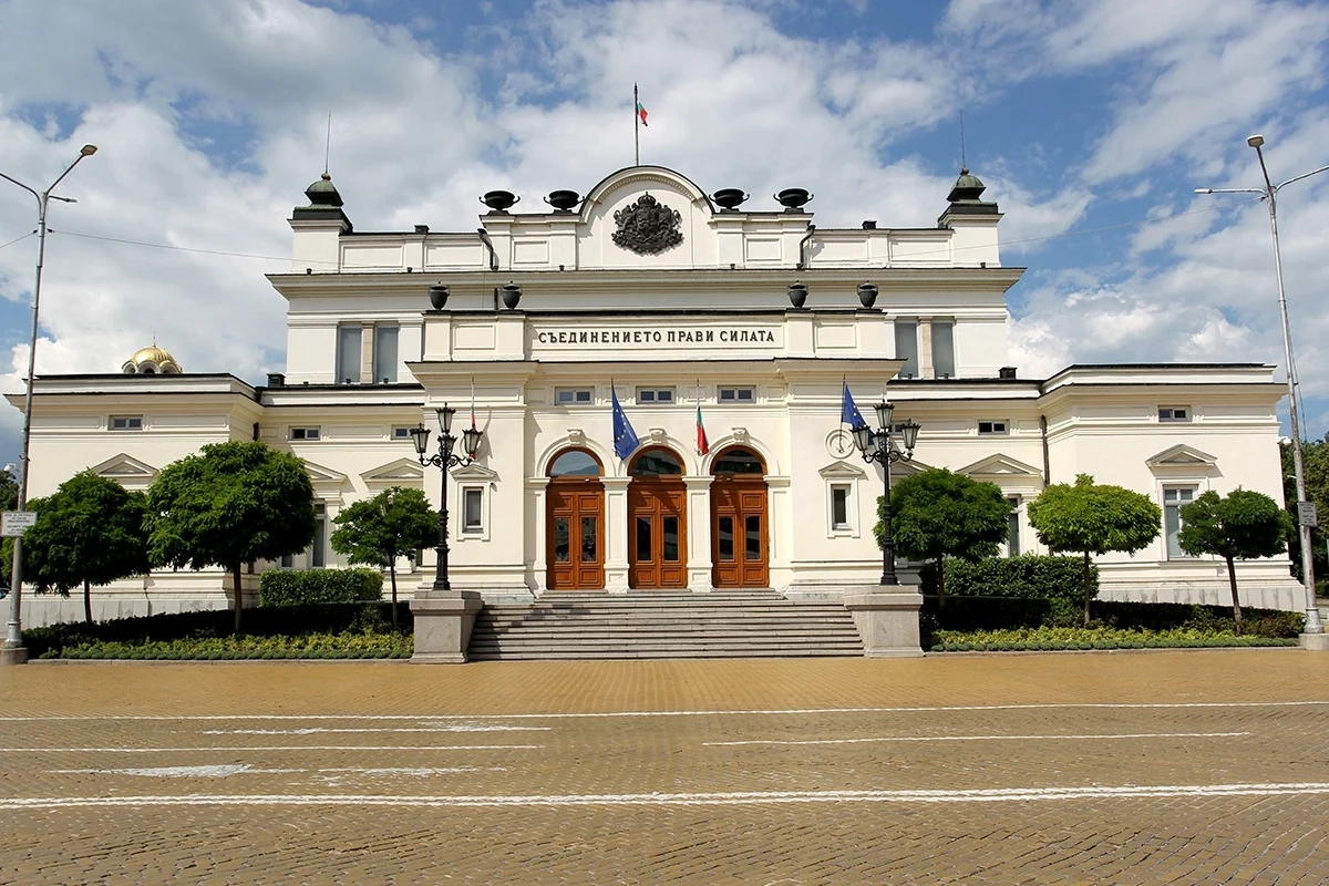 Народното събрание покани само 5 фирми в поръчка за събития