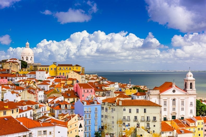 Португалия премахва почти всички ограничения от 1 октомври