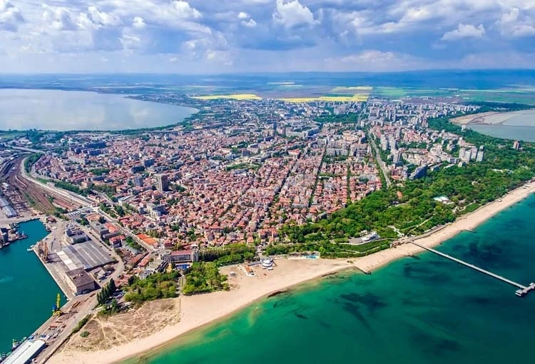 Бургаската камара е против парите за туризъм да отидат за стимули за ваксинация