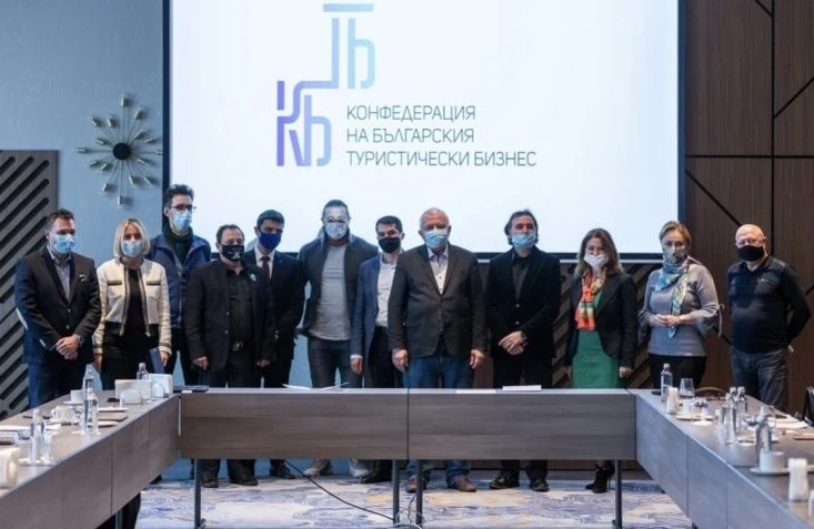 Конфедерацията в туризма настоява за безплатни COVID тестове  
