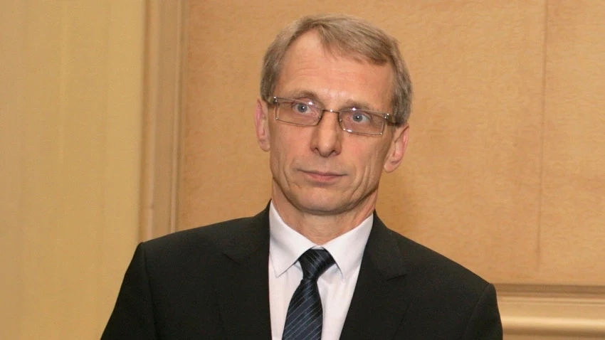 Проф. Денков: 8 млн. лв. са източени от държавата за фиктивни почивки на ученици