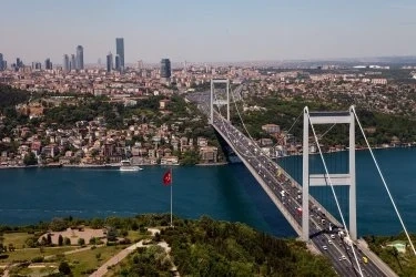 Сривът на турската лира увеличи българските туристи в Турция