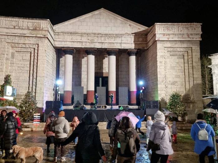 Започна коледният базар в киноцентър Бояна