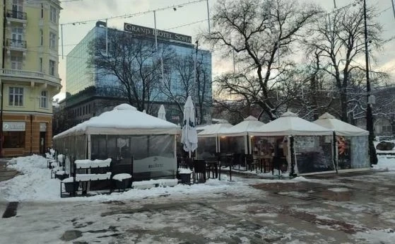 Кафенето пред Народния театър ще бъде премахнато