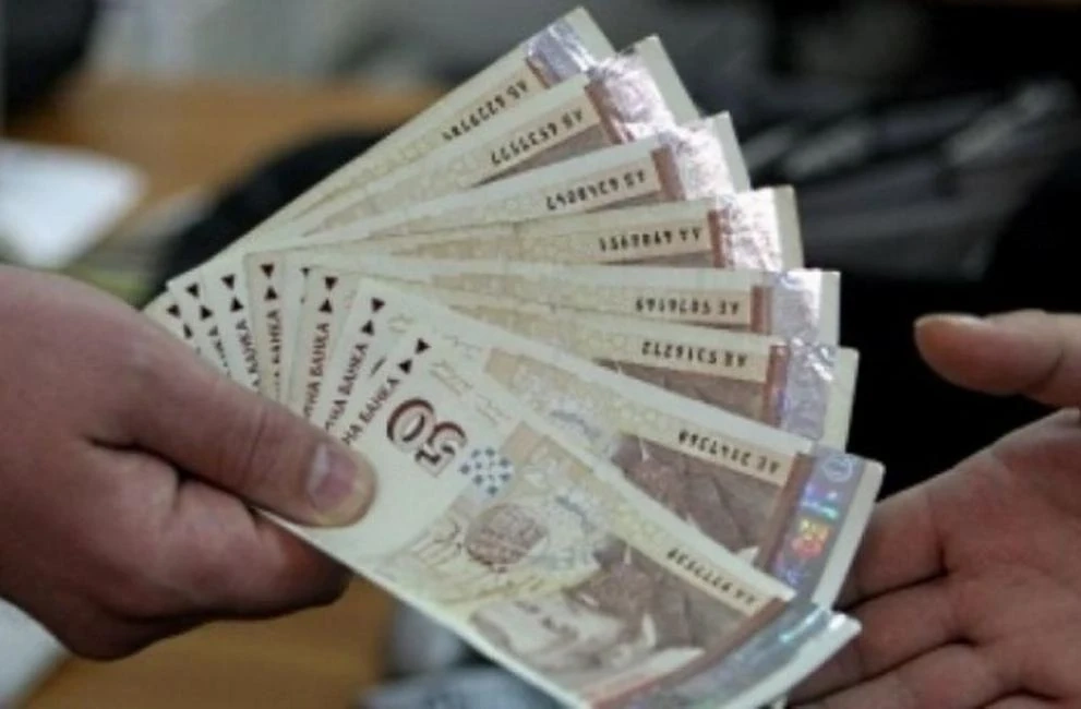 Минималната заплата остава 650 лв. до края на март