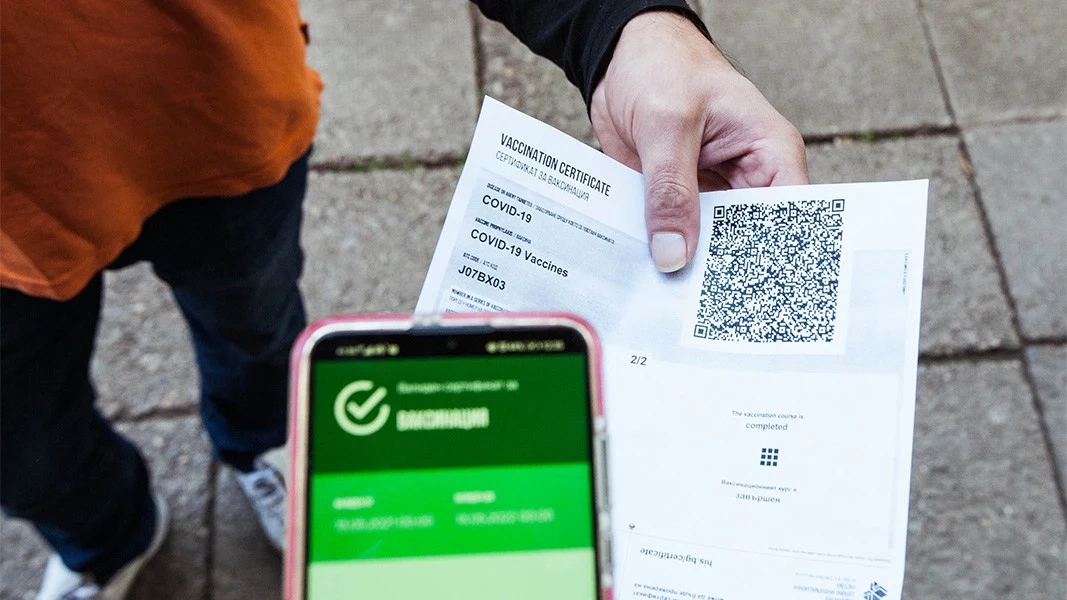 Зелените сертификати над 9 месеца стават невалидни за пътуване в ЕС от 1 февруари