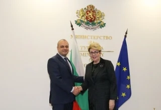 Министър Проданов поиска подновяване на чартърите от Русия
