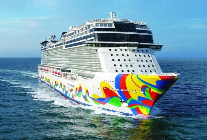 Norwegian Cruise пуска круизен кораб с писта и инфините басейни 