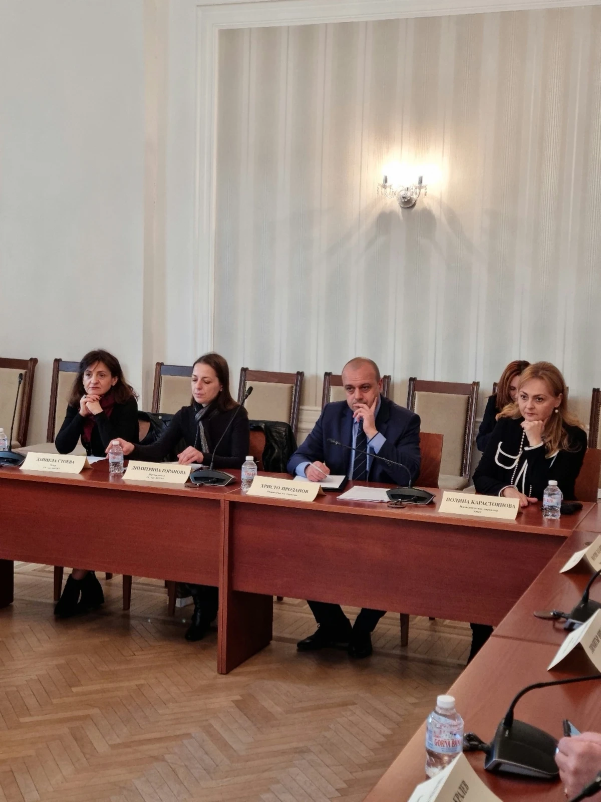 Министърът на туризма иска промяна на мерките за влизане в България 