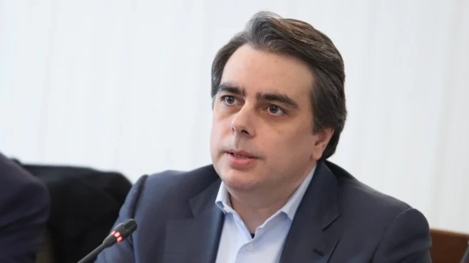 Министерството на финансите няма да пипа минималната заплата, осигуровките и данъците до 2025 г.
