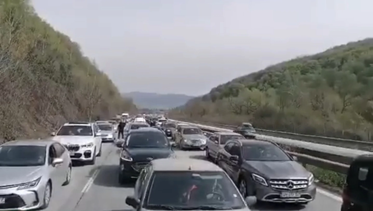 Опашки на границата с Гърция и огромно задръстване на магистрала Хемус