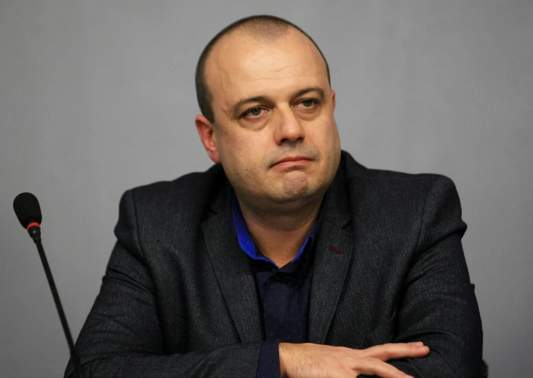 Министърът на туризма уволни шефовете на концесиите на плажове и на програмите 