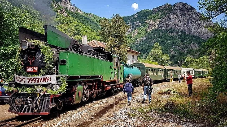 БДЖ предлага пътувания с парен локомотив по теснолинейката в началото на юни