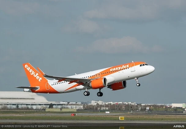 EasyJet отмени 200 полета и създаде хаос в Англия 
