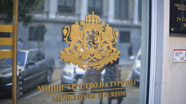 Започва кандидатстването за помощта към хотелите за бежанците през юли