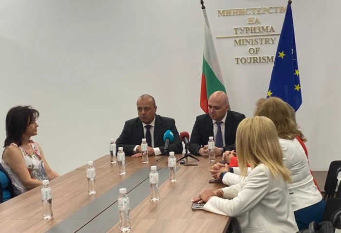 Илин Димитров пое поста на министър на туризма