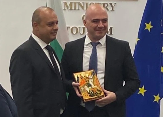 Илин Димитров пое поста на министър на туризма