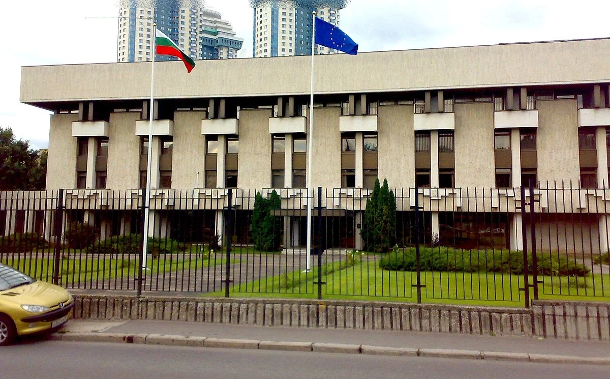 Консулството ни в Русия все още обработва документи 