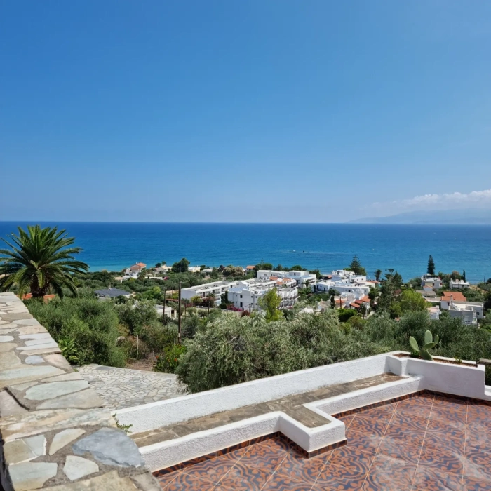 Хотел Hersonissos Village на Крит впечатлява българите с уникални гледки