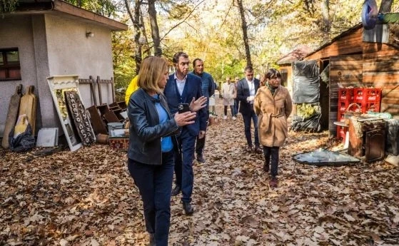 Премахват Веселото село от Борисовата градина
