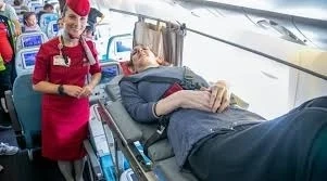 Авиокомпания премахна 6 седалки, за да настани най-високата жена в света 