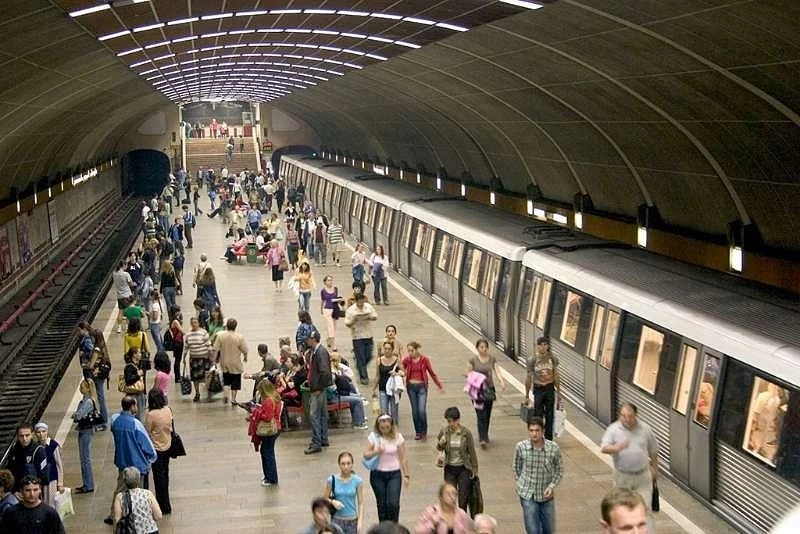 Метро коледен влак пуснаха в Букурещ