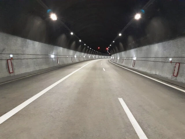 Пуснато е движението в двете тръби на тунел Витиня на Хемус