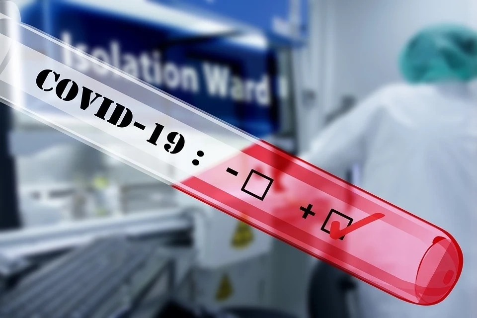 Франция и Великобритания ще изискват отрицателен тест за COVID от пътници от Китай
