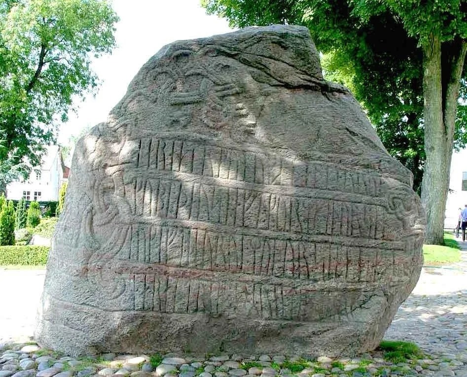 Aрхеолози откриха най-стария рунически камък