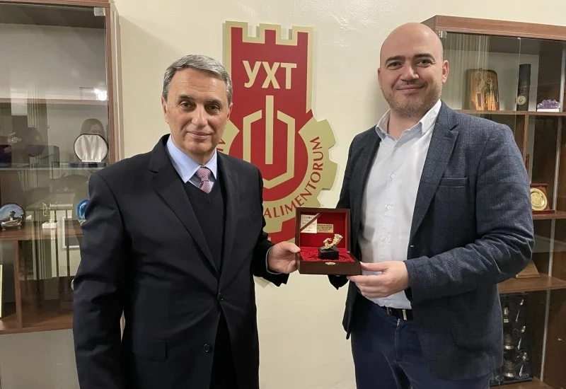 Министър Димитров отличи проф. Пламен Моллов за развитието на туризма 