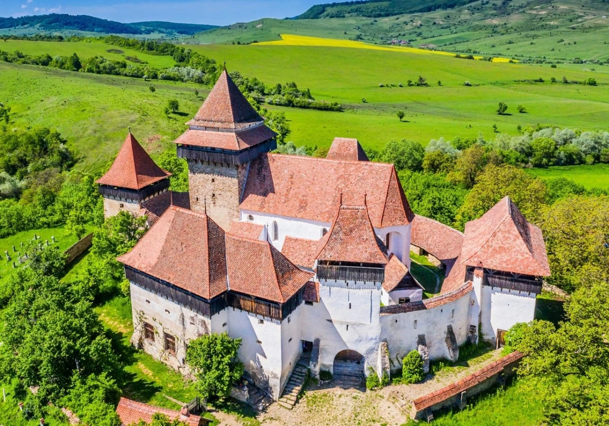 Любимото румънско селце на Чарлз Трети се готви за посрещането му