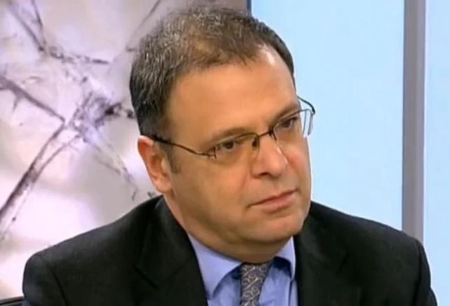 Юлиан Попов: Морето е чисто, ако нещо се случи, хората ще бъдат предупредени дни по-рано