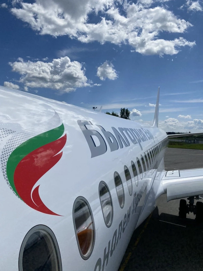 Вторият модерен самолет Airbus A220-300 на България Еър пристигна в София