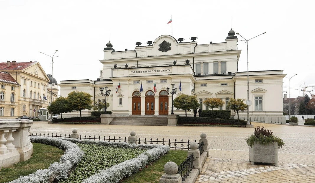 Парламентът прие промените в Закона за туризма за рекламата в социалните мрежи 
