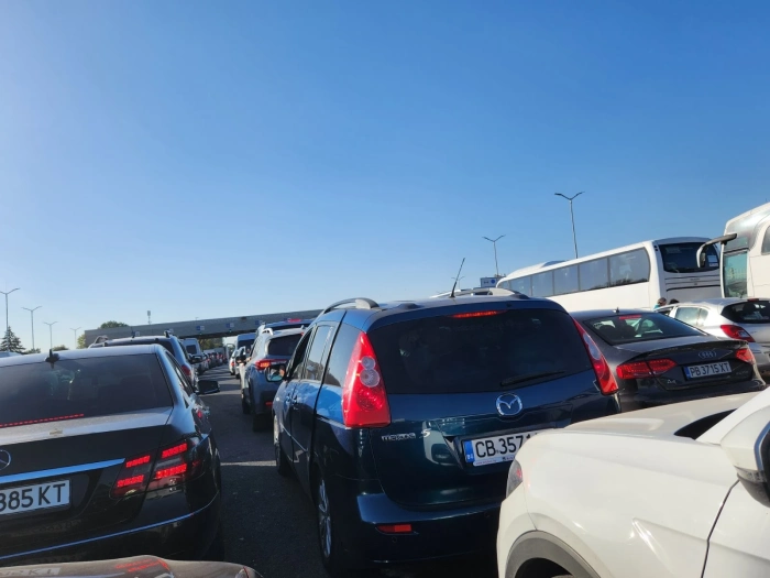 България засили контрола на турската граница и се чака 3 часа