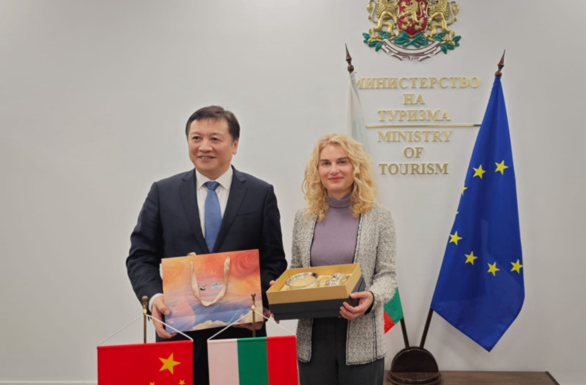 Зарица Динкова отчита увеличение на китайските туристи 