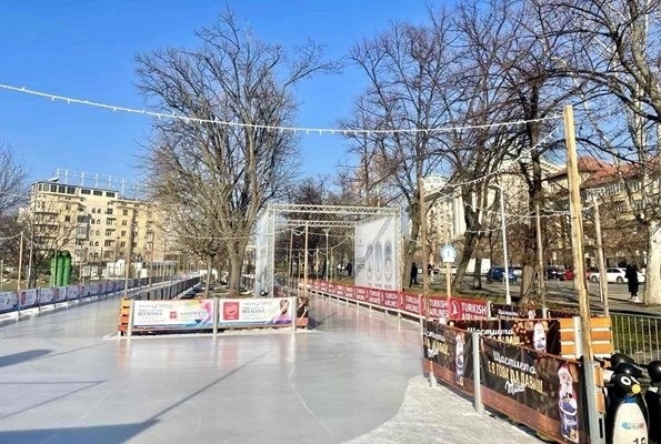 Леденият парк на София отвори врати за втора поредна година